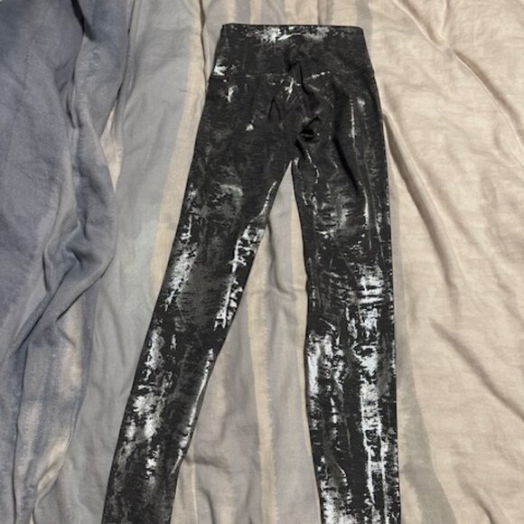 Lululemon Limited Edition Wunder Under spark leggings HR Size 4 - Picture 3 of 3